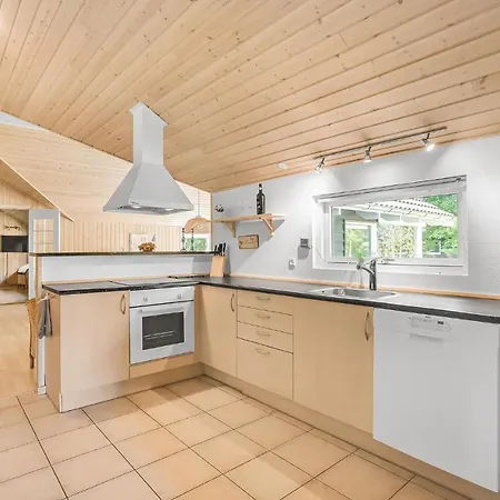Nice Home In Vaeggerlose With Sauna Nyaraló Bøtø By