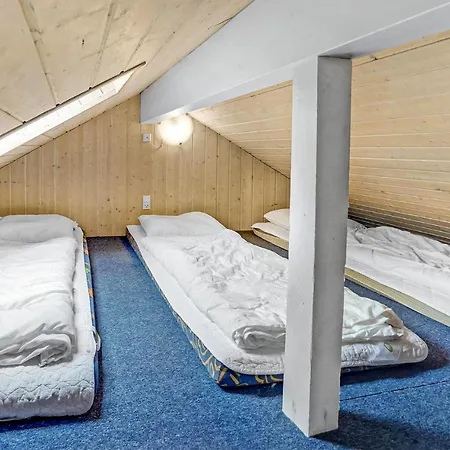Nice Home In Vaeggerlose With Sauna *