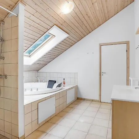 Nice Home In Vaeggerlose With Sauna Nyaraló